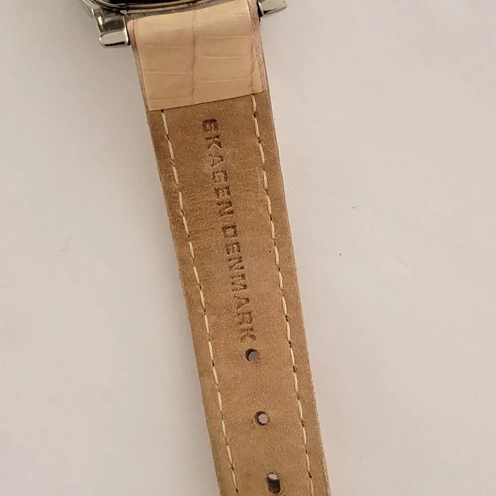 Skagen Womens Watch Pink Leather Band White Dial Dress/Formal Quartz 558SSLP8A